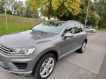 VOLKSWAGEN Touareg - 2017