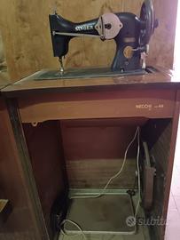 mobiletto con macchina da cucire Singer
