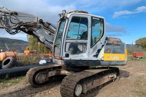 Escavatore newholland e135