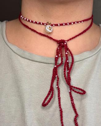 Collana choker rossa con charm cuore uncinetto