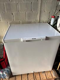 Freezer a pozzetto 204lt