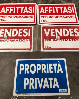 Cartelli per vendit , affitt e proprietà privata.