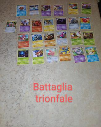 carte Pokemon comuni e holo/rev in blocco.