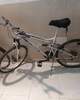 bicicletta Mountain bike 