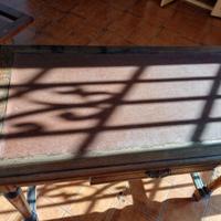 Scrivania in legno in stile antico