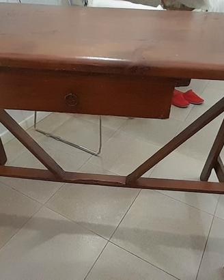 Tavolo a capretta rustico in legno
