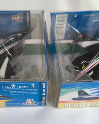 2 modelli MB-339 PAN Frecce Tricolori scala 1:100