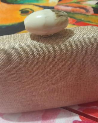 Una splendida pochette per una donna raffinata 👛