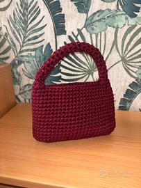 Borsa crochet bordeaux con manico intrecciato
