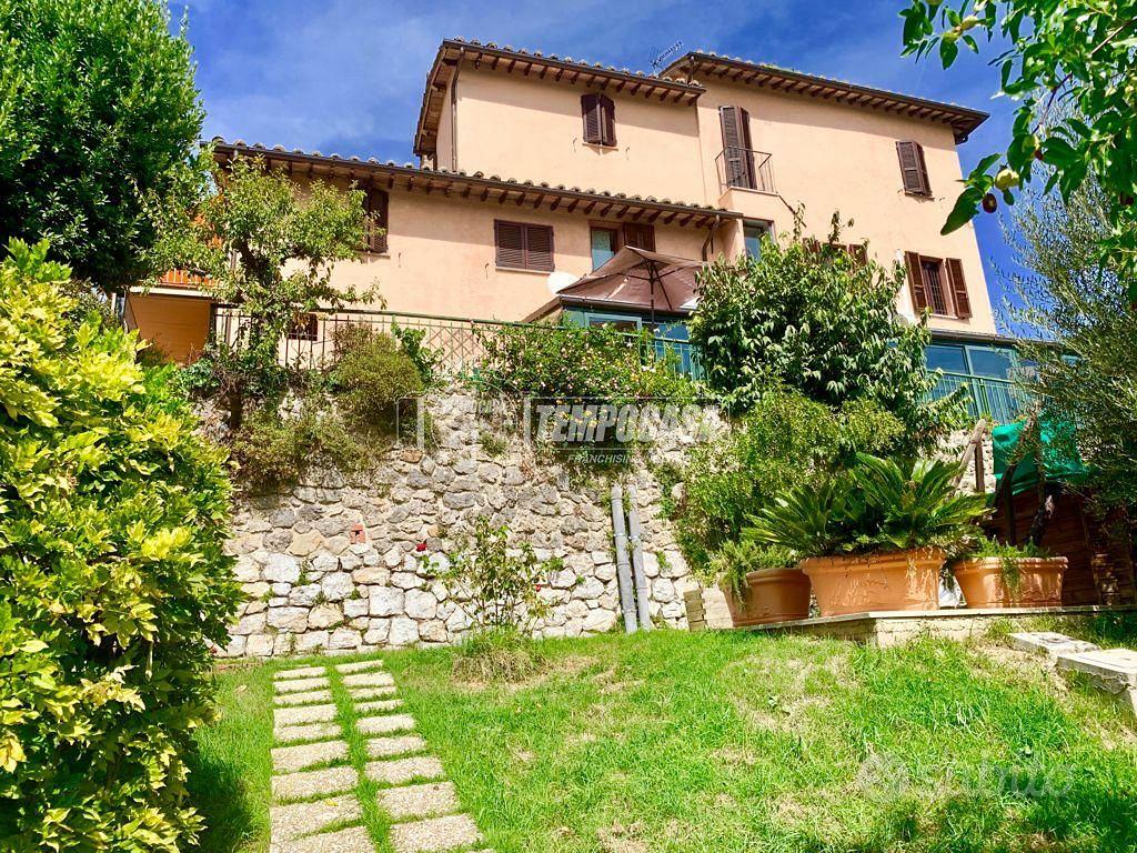 villa signorile con oliveto