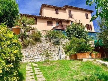 villa signorile con oliveto