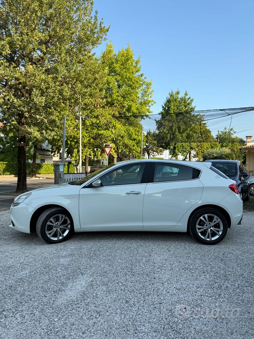 Alfa Romeo Giulietta 2011 photo 4