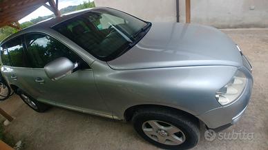 VOLKSWAGEN Touareg - 2005