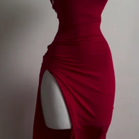 Abito Lungo Rosso Elegante con Schiena Scoperta 🔥