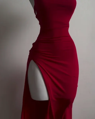 Abito Lungo Rosso Elegante con Schiena Scoperta 🔥