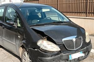 Lancia Musa 13 multi jet 95 cv 2008 "incidentata"