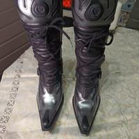 stivali stile ghotic 