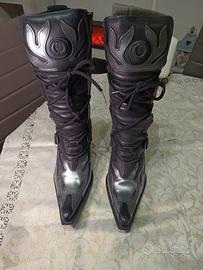 stivali stile ghotic 