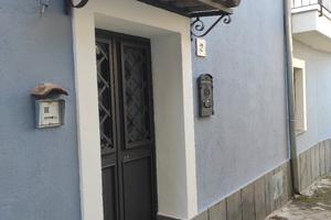 Casa singola su due livelli con terrazzo 