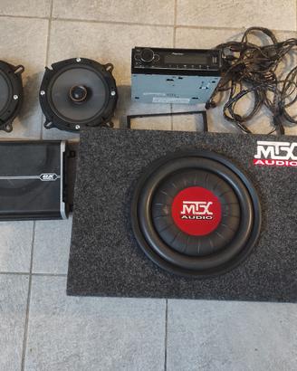 Subwoofer, amplificatore, casse, autoradio.