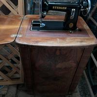 Vecchia macchina da cucire Steigen