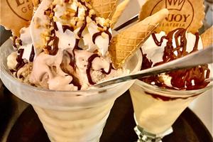 Gelateria Artigianale /caffetteria