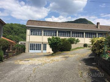Immobile di 900 m² con 5 locali a Canzo