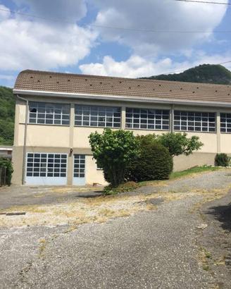 Immobile di 900 m² con 5 locali a Canzo