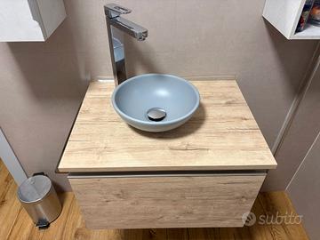 Mobile bagno sospeso