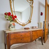 Comó in legno con piano in marmo  e specchio