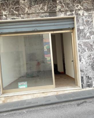 Locale uso vario