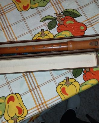 Flauto magico antico in legno