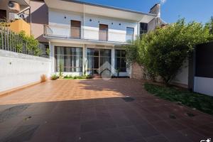 CASA DI CORTE A SAN MARCELLINO