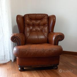 Poltrona in cuoio marrone, stile inglese