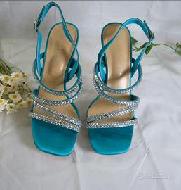 Sandali con tacco color turchese e strass 