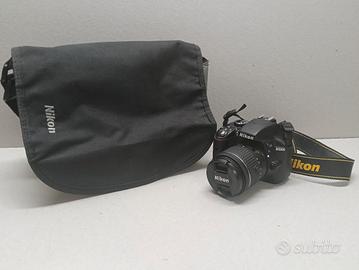 Nikon D3300 con obiettivo, solo 800 scatti 