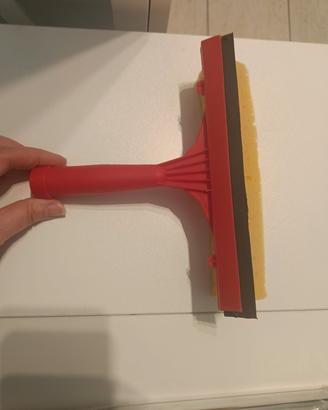 Attrezzo per pulire i vetri di casa o automobile