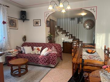 Casa a schiera di testa 129.000 arredata