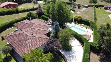 VILLA INDIPENDENTE CON PISCINA