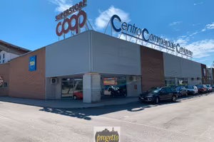 CERVIGNANO DEL F.- Ampio spazio in centro comm.le