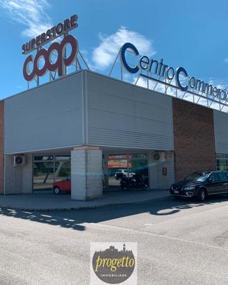 CERVIGNANO DEL F.- Ampio spazio in centro comm.le