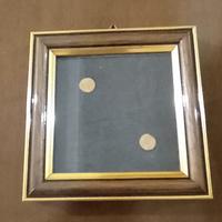 Quadro con 2 monete in oro 8 kt – con certificato
