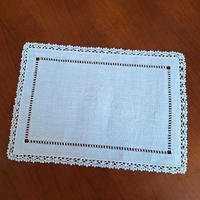 Raffinato centrino 25x35cm. Inserto e bordo a unci
