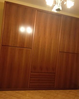 armadio antico in legno