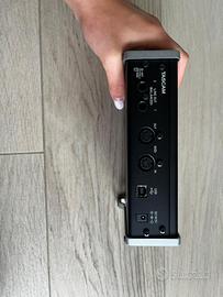 Interfaccia audio e microfono + cuffie Tascam