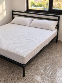 Letto matrimoniale con rete metallo e materasso