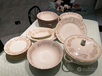 Richar Ginori :  piatti bianchi ed oro