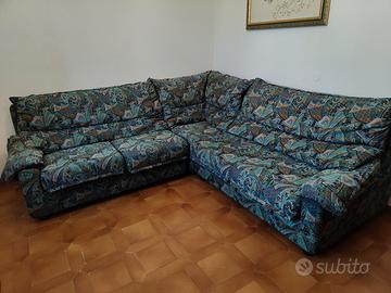 Divano angolare capiente e comodo