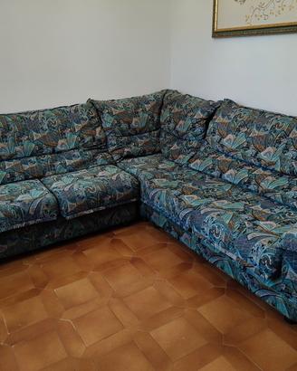 Divano angolare capiente e comodo