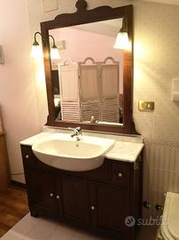 mobile bagno con marmo e specchio 